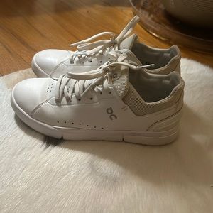 ON Running Roger Tennis Shoe